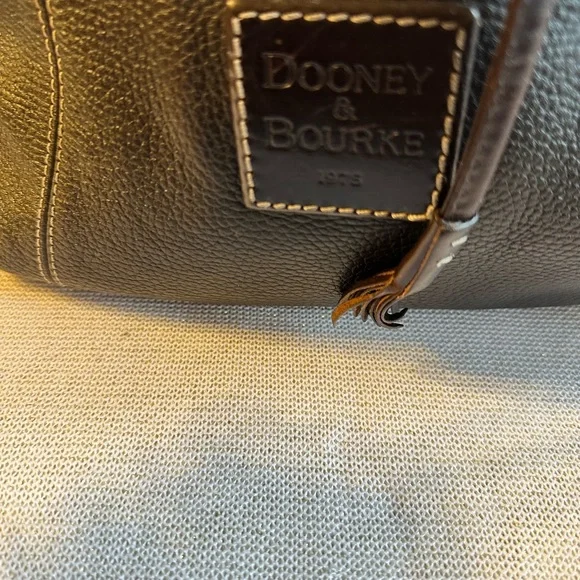 Dooney & Bourke leather brown bucket bag. Pre-loved - Picture 3 of 12